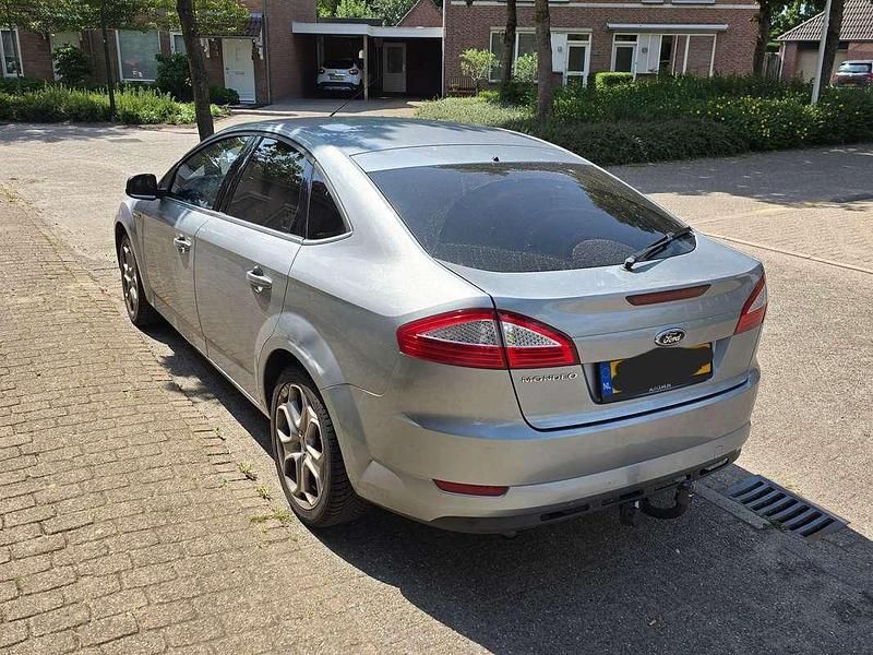Grijs Gebruikt 2009 Ford Mondeo Limited Sedan | € 3.000 (Eerlijke prijs) - Afbeelding 1/4