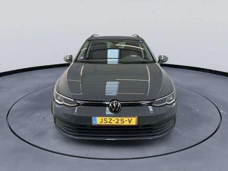 Grijs Occasion 2021 VW Golf VIII Life Stationwagen | € 16.517 (Duur) - Afbeelding 1/4