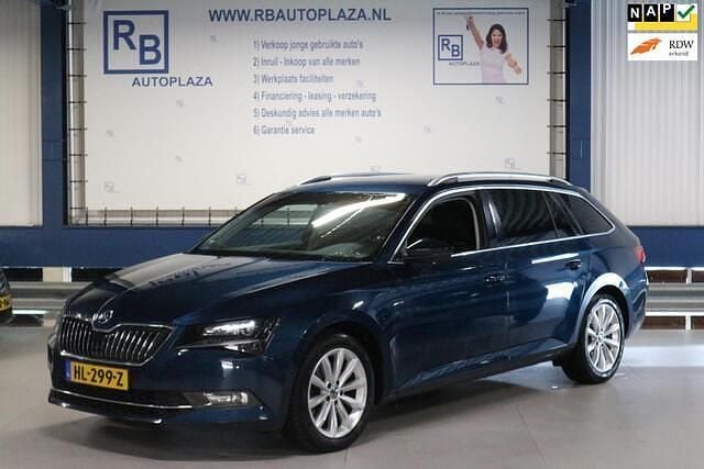 Blauw Gebruikt 2015 Skoda Superb Stationwagen | € 11.950 (Eerlijke prijs) - Afbeelding 1/4