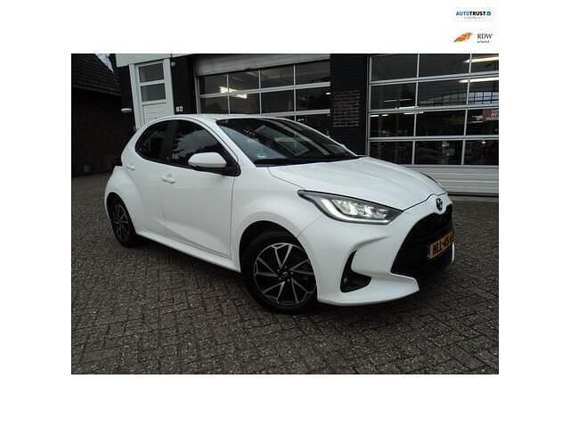 Wit Gebruikt 2022 Toyota Yaris Business Edition Hatchback | € 18.999 (Eerlijke prijs) - Afbeelding 1/4