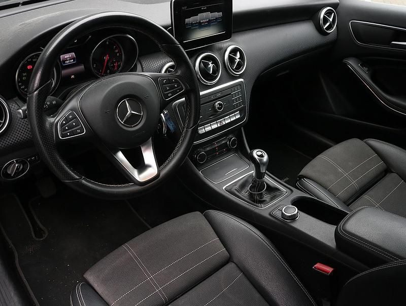 Occasion Mercedes A180 Ambition 123 PK (90 kW) 2016 Zwart Hatchback