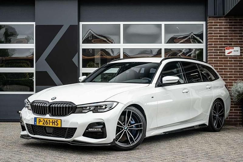 Wit Gebruikt 2021 BMW 330 M Performance Stationwagen | € 41.950 (Iets duurder) - Afbeelding 1/4