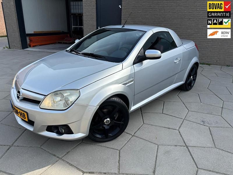Grijs Gebruikt 2007 Opel Tigra Cabriolet | € 3.850 (Iets duurder) - Afbeelding 1/4