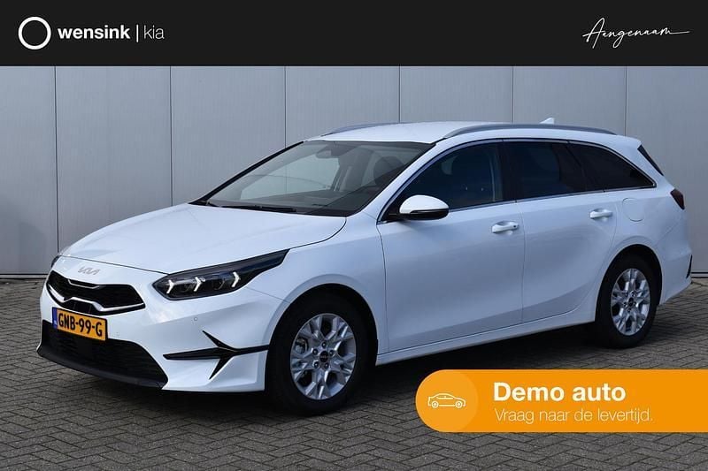 Wit Gebruikt 2024 Kia Ceed Sportswagon Stationwagen | € 31.935 (Iets duurder) - Afbeelding 1/4