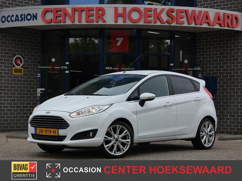 Wit Gebruikt 2016 Ford Fiesta Titanium Hatchback | € 7.999 (Eerlijke prijs) - Afbeelding 1/4