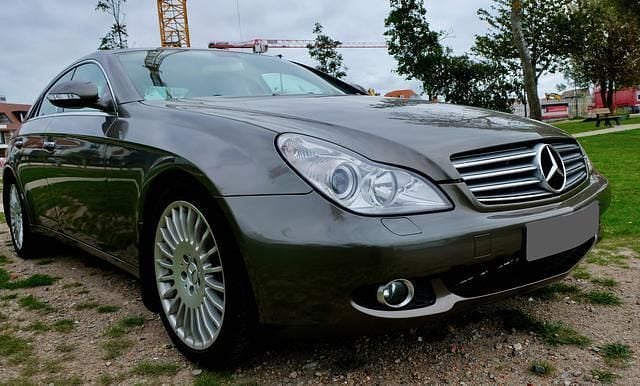 Beige Occasion 2005 Mercedes CLS500 Sedan | € 17.500 (Duur) - Afbeelding 1/4