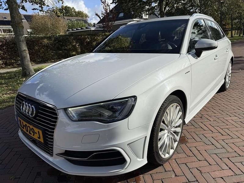 Wit Gebruikt 2015 Audi A3 Hatchback | € 15.500 (Super prijs) - Afbeelding 1/4