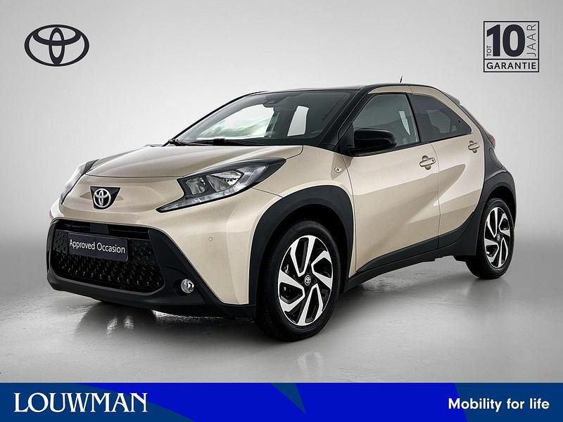 Beige Gebruikt 2024 Toyota Aygo X Pulse SUV | € 22.950 - Afbeelding 1/4