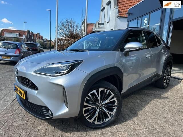 Grijs Gebruikt 2023 Toyota Yaris Cross Executive SUV | € 26.950 (Goede deal) - Afbeelding 1/4