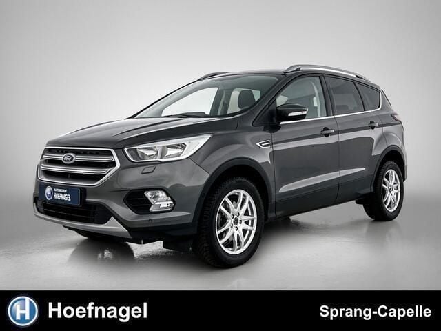 Grijs, metallic lak Gebruikt 2018 Ford Kuga Titanium SUV | € 15.450 (Goede deal) - Afbeelding 1/4