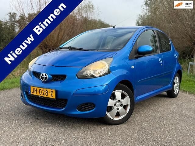 Blauw Gebruikt 2009 Toyota Aygo Hatchback | € 2.950 (Eerlijke prijs) - Afbeelding 1/4