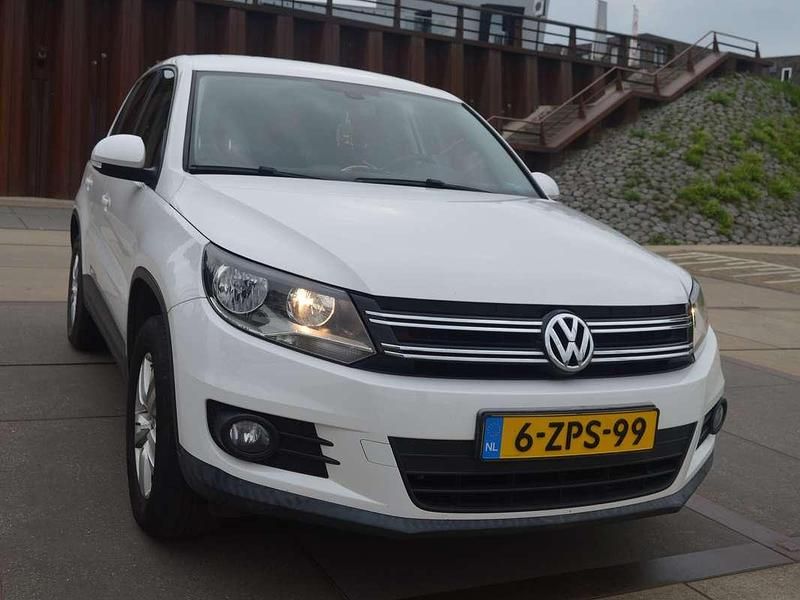 Wit Gebruikt 2011 VW Tiguan Comfortline SUV | € 9.500 (Eerlijke prijs) - Afbeelding 1/4