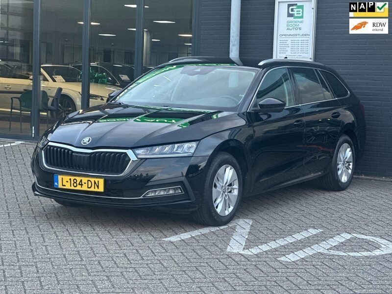 Zwart Gebruikt 2021 Skoda Octavia Business Line Stationwagen | € 18.995 (Iets duurder) - Afbeelding 1/4