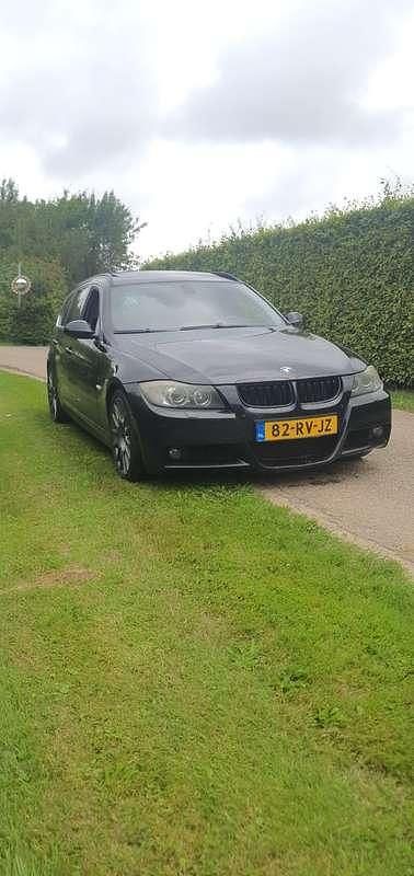 Zwart Gebruikt 2005 BMW 325 Stationwagen | € 6.500 (Duur) - Afbeelding 1/4