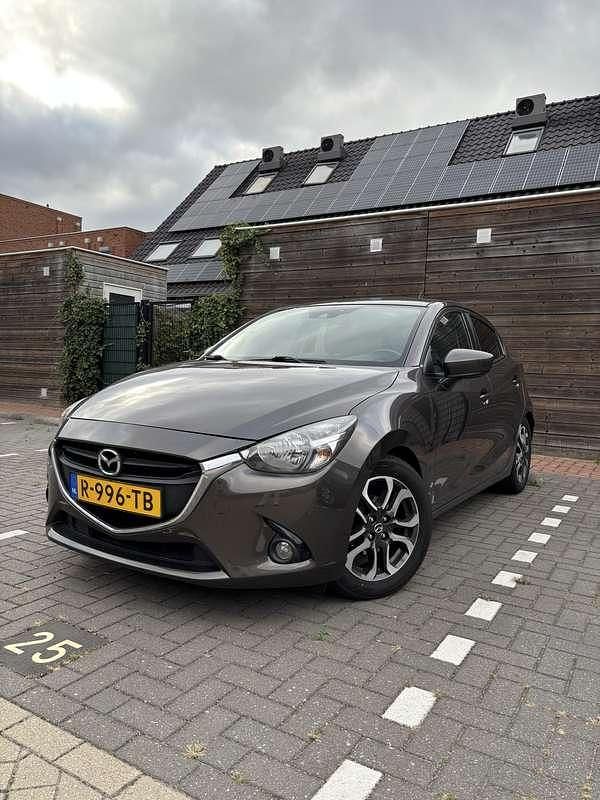 Bruin Gebruikt 2016 Mazda 2 Hatchback | € 9.500 (Goede deal) - Afbeelding 1/4