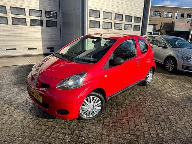 Occasion Toyota Aygo 68 PK (50 kW) 2010 Rood Hatchback
