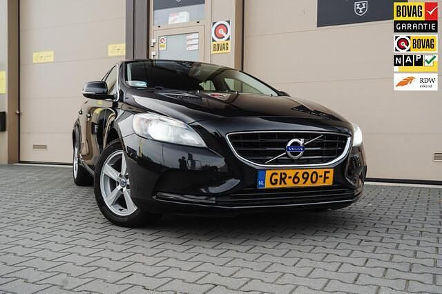 Zwart Gebruikt 2015 Volvo V40 Summum Stationwagen | € 8.250 (Super prijs) - Afbeelding 1/4