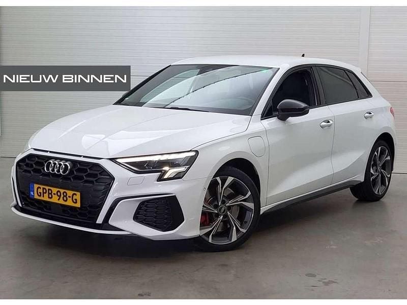 Wit Gebruikt 2021 Audi A3 Sportback e-tron Competition Sedan | € 26.840 (Super prijs) - Afbeelding 1/4