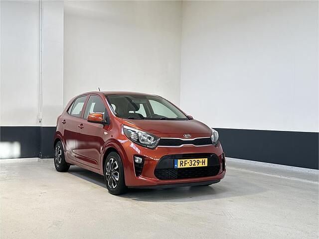 Oranje Occasion 2017 Kia Picanto Hatchback | € 7.409 (Eerlijke prijs) - Afbeelding 1/4