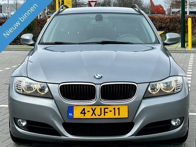 Grijs Gebruikt 2010 BMW 318 Executive Stationwagen | € 4.950 - Afbeelding 1/4