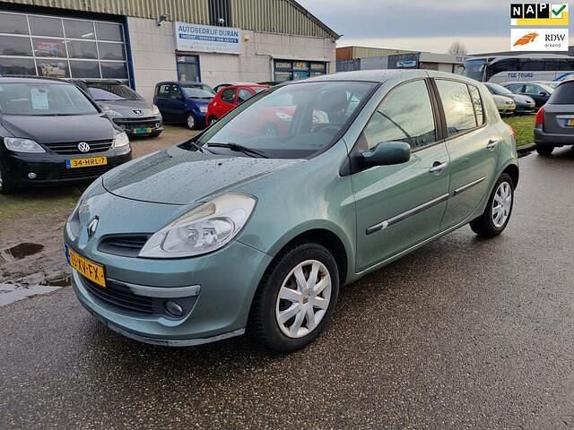 Groen Gebruikt 2007 Renault Clio R.S. Dynamique Hatchback | € 3.950 (Iets duurder) - Afbeelding 1/4