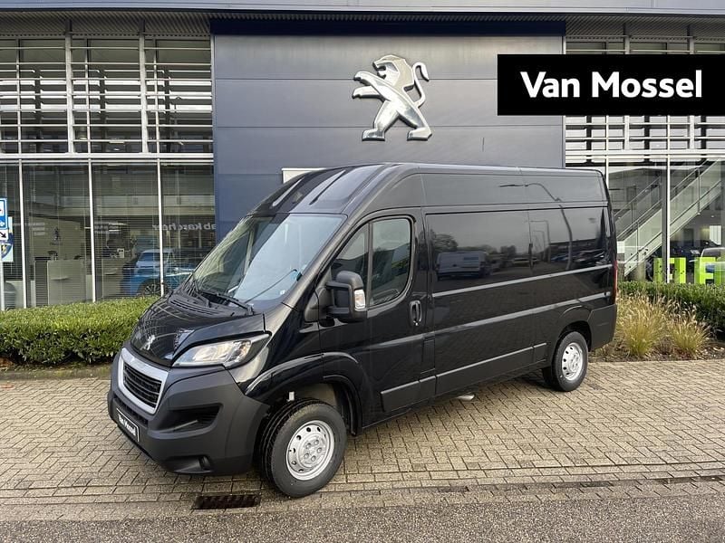 Zwart Gebruikt 2022 Peugeot Boxer Van | € 17.940 (Goede deal) - Afbeelding 1/4