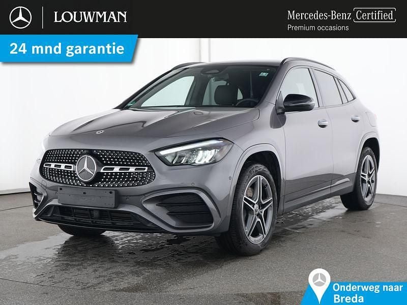 Grijs (metallic) Occasion 2024 Mercedes GLA250 AMG line SUV | € 47.800 (Eerlijke prijs) - Afbeelding 1/4