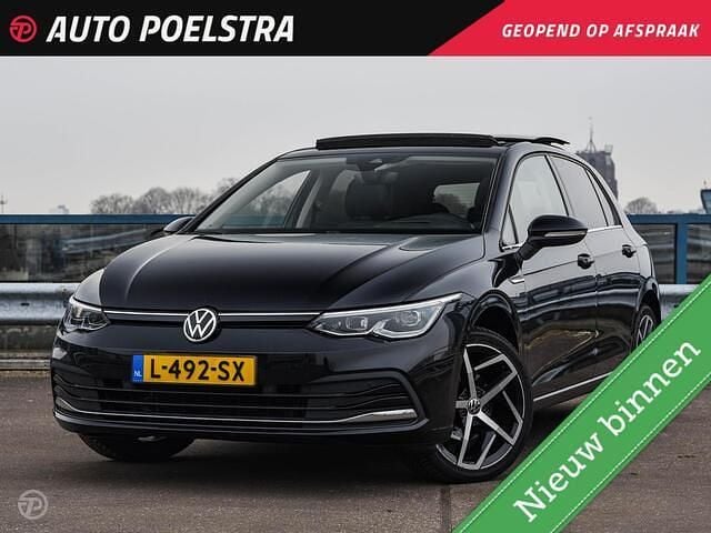 Zwart Occasion 2020 VW Golf VIII Style Hatchback | € 16.950 (Iets duurder) - Afbeelding 1/4
