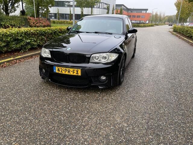 Zwart Gebruikt 2004 BMW 116 Hatchback | € 1.950 (Iets duurder) - Afbeelding 1/4
