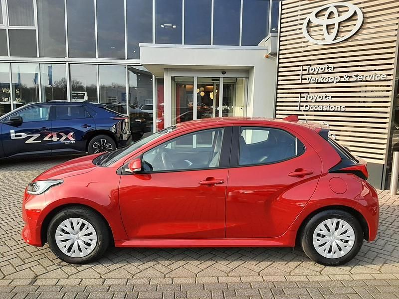 Occasion Toyota Yaris Hybrid Business Edition 2026 Rood Hatchback