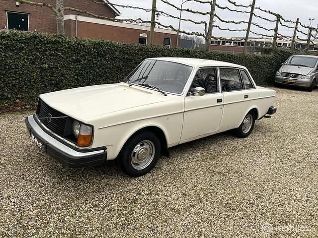 Wit Occasion 1975 Volvo 244 Sedan | € 3.250 - Afbeelding 1/4