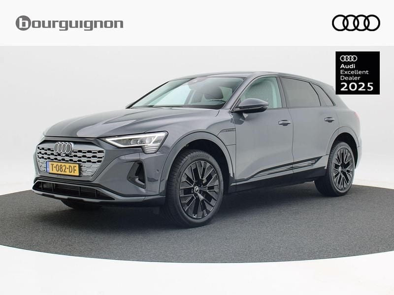 Grijs Gebruikt 2023 Audi Q8 SUV | € 44.850 - Afbeelding 1/4