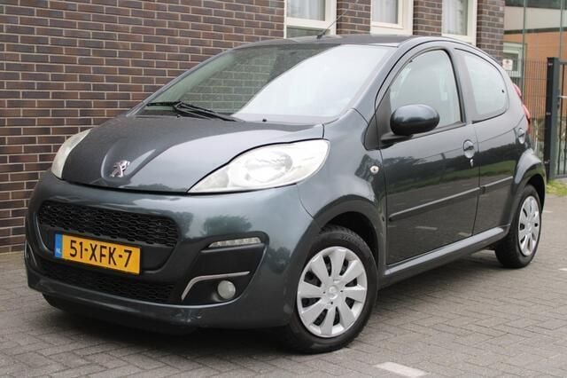 Grijs Gebruikt 2012 Peugeot 107 Active Hatchback | € 3.850 (Eerlijke prijs) - Afbeelding 1/4