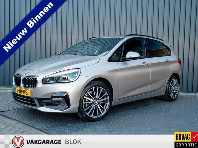Grijs Gebruikt 2022 BMW 218 Stationwagen | € 32.945 (Duur) - Afbeelding 1/4