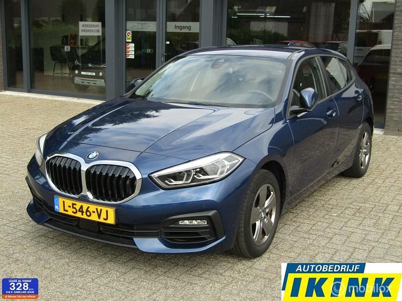 Blauw Gebruikt 2020 BMW 118 Executive Hatchback | € 20.250 (Goede deal) - Afbeelding 1/4