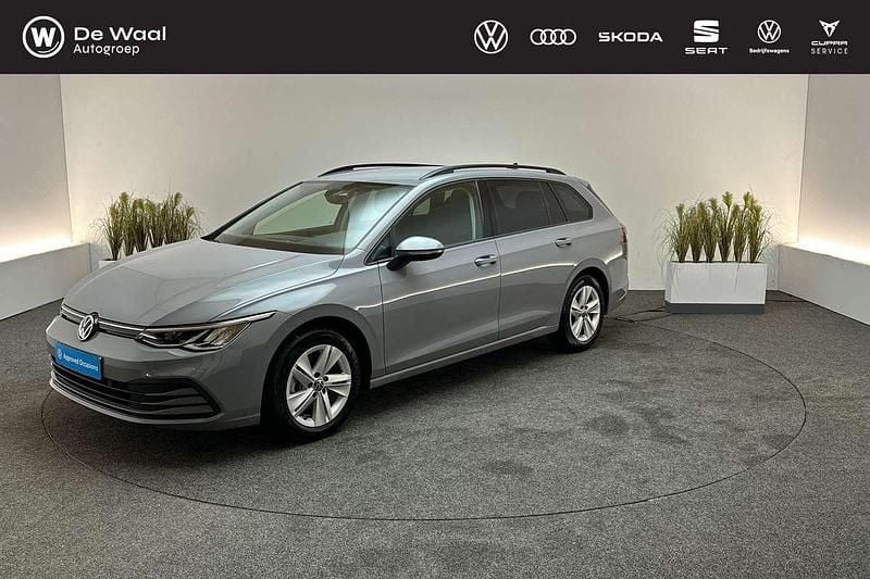 Moonstone grey Gebruikt 2023 VW Golf VIII Life Stationwagen | € 23.795 (Eerlijke prijs) - Afbeelding 1/3
