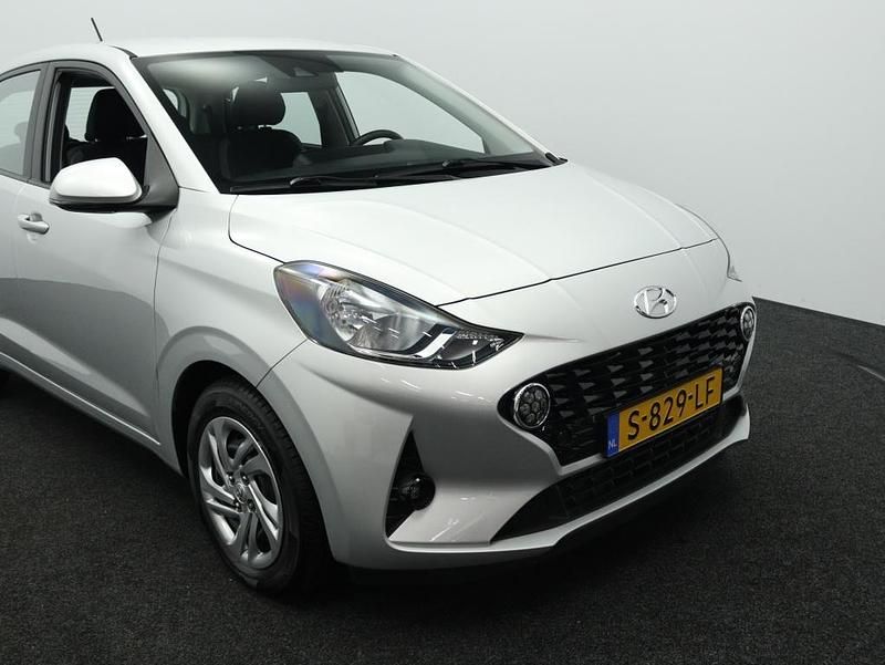 Occasion Hyundai i10 Comfort 67 PK (49 kW) 2023 Sleek silver (grijs metallic) Hatchback