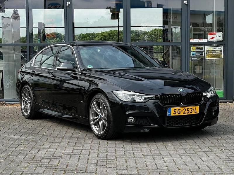 Zwart Gebruikt 2018 BMW 330 Sedan | € 20.950 (Goede deal) - Afbeelding 1/4