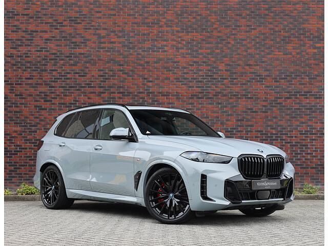 Grijs Gebruikt 2024 BMW X5 M Sport SUV | € 99.950 (Duur) - Afbeelding 1/4