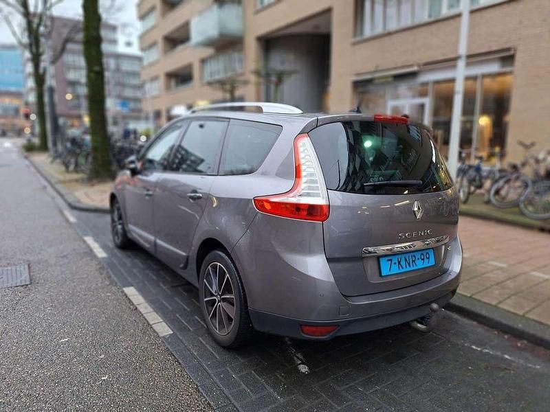 Grijs Gebruikt 2013 Renault Scénic III Bose Edition MPV | € 4.999 - Afbeelding 1/4