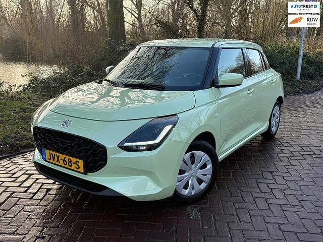 Occasion Suzuki Swift Comfort 83 PK (61 kW) 2024 Geel (metallic) Hatchback