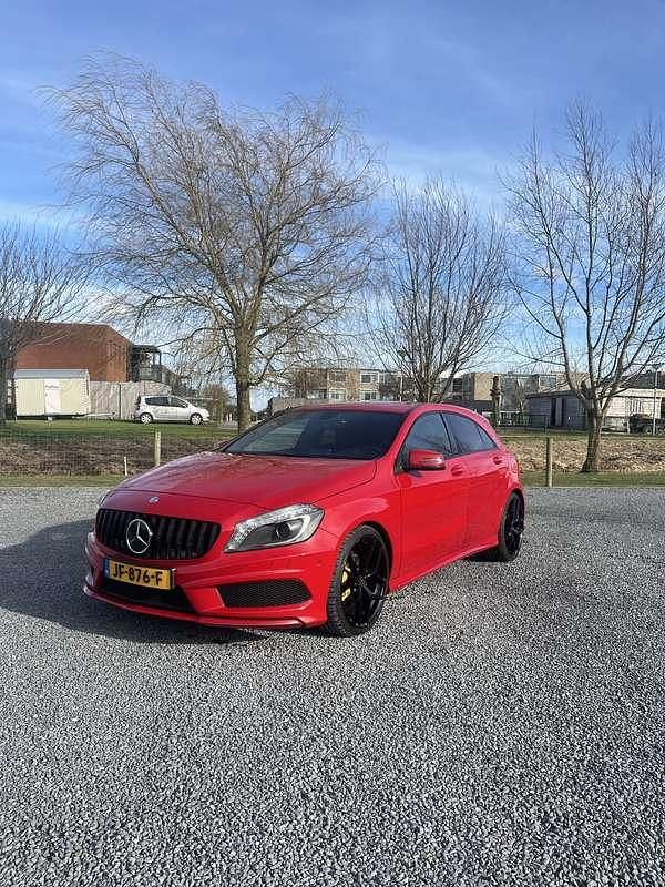 Rood Gebruikt 2013 Mercedes A200 Prestige Stationwagen | € 15.000 (Eerlijke prijs) - Afbeelding 1/4