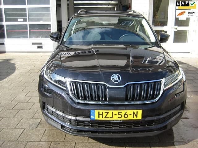 Zwart Gebruikt 2019 Skoda Kodiaq Style SUV | € 19.950 (Eerlijke prijs) - Afbeelding 1/4