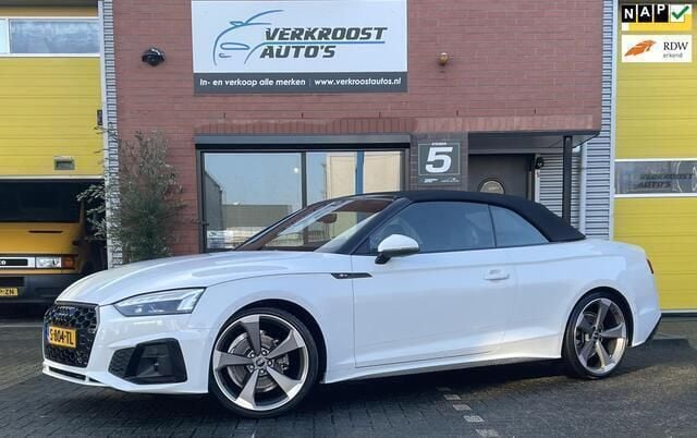 Wit, metallic lak Gebruikt 2022 Audi A5 Cabriolet Black Edition Cabriolet | € 47.950 (Eerlijke prijs) - Afbeelding 1/4