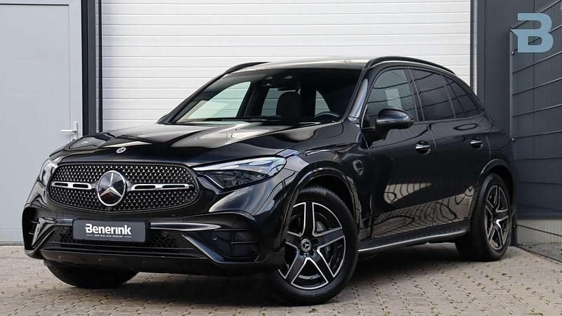 Zwart Gebruikt 2025 Mercedes GLC300 AMG line SUV | € 77.950 - Afbeelding 1/4