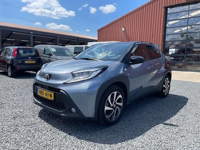 Grijs Occasion 2024 Toyota Aygo X Premium SUV | € 21.950 (Duur) - Afbeelding 1/4