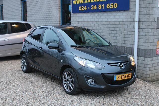 Grijs Occasion 2014 Mazda 2 Hatchback | € 9.490 (Eerlijke prijs) - Afbeelding 1/4