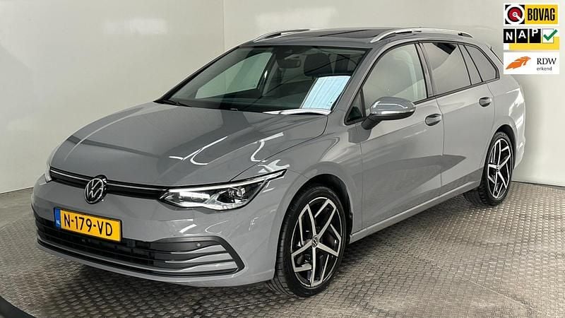 Grijs Gebruikt 2022 VW Golf VIII Style Stationwagen | € 20.500 (Eerlijke prijs) - Afbeelding 1/4