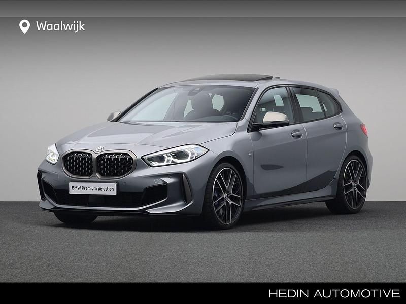 Grijs Gebruikt 2022 BMW M135 Sport Line Hatchback | € 45.880 (Duur) - Afbeelding 1/4