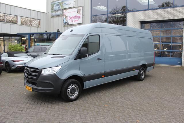 Grijs Gebruikt 2021 Mercedes Sprinter Van | € 31.950 (Iets duurder) - Afbeelding 1/4